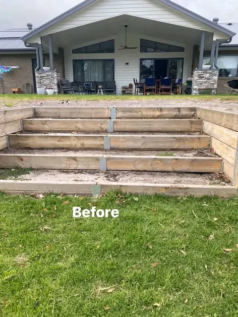 Onyx paver walkway and paved steps beside a retaining wall (5 of 6)