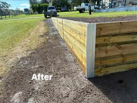 New timber sleeper retaining wall on steel posts (4 of 7)