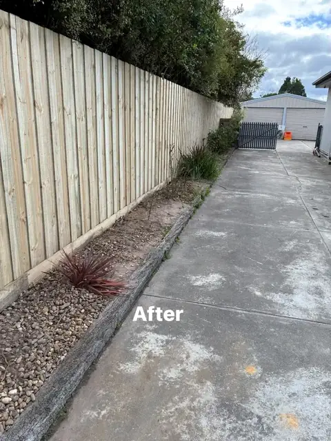 Feature-rock turning circle, new fence and a drainage trench (4 of 6)